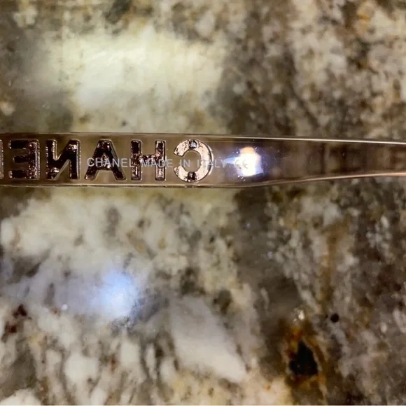 Woman’s Glasses - Picture 2 of 3